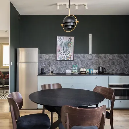 Metro Wilanowska With By Bookinghost Varšava