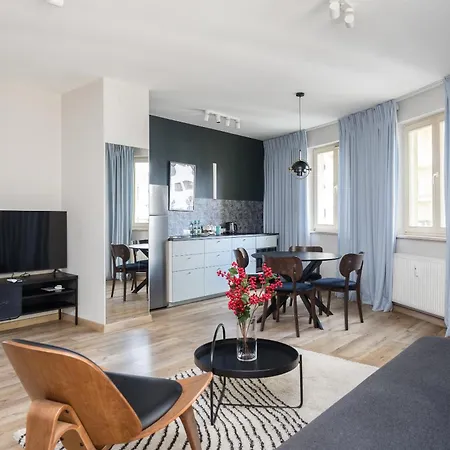 Metro Wilanowska With By Bookinghost Lejlighed Warszawa