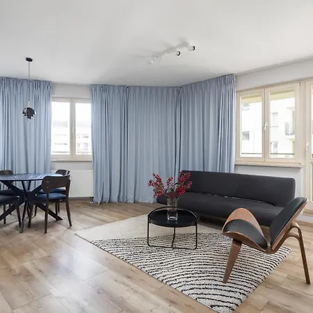 Metro Wilanowska With Apartment